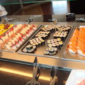 asiatisches Restaurant mit Buffet bestehend aus Sushi bei Linz